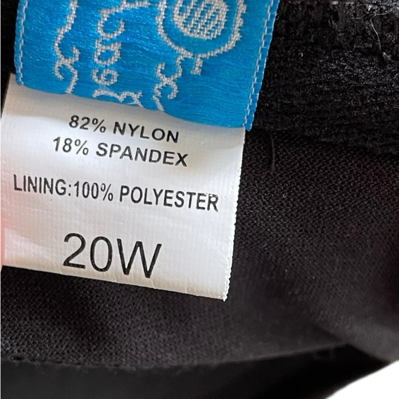 NEW Beach Belle Plus Size Black White Midnight Bouquet Twist Halter Swim Dress - Picture 8 of 9